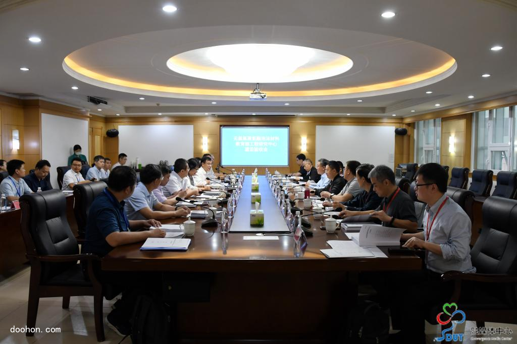 無(wú)氯氟聚氨酯泡沫原料教育部工程研究中心建設(shè)通過(guò)專家組驗(yàn)收評(píng)審（這樣也行？）