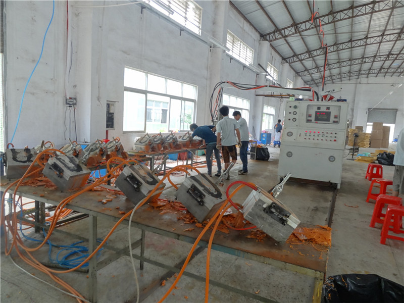 PU發泡生產線2 PU發泡生產線2